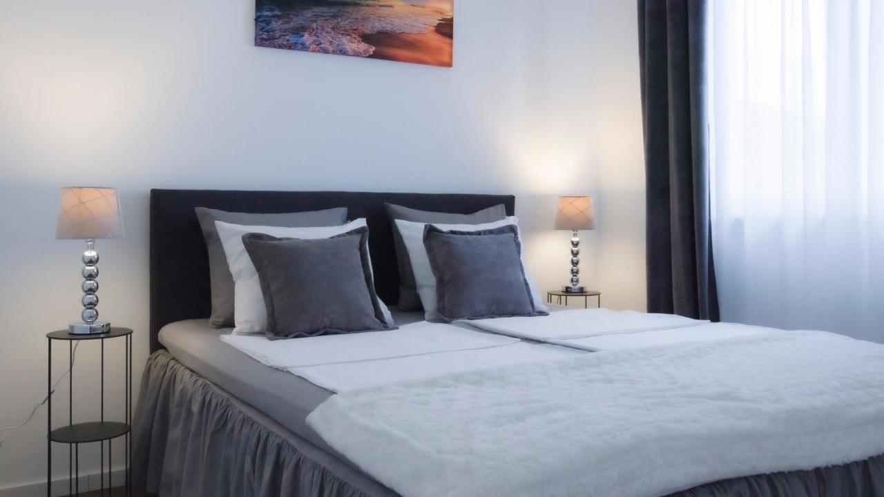 Apartments King And Queen Povile Esterno foto