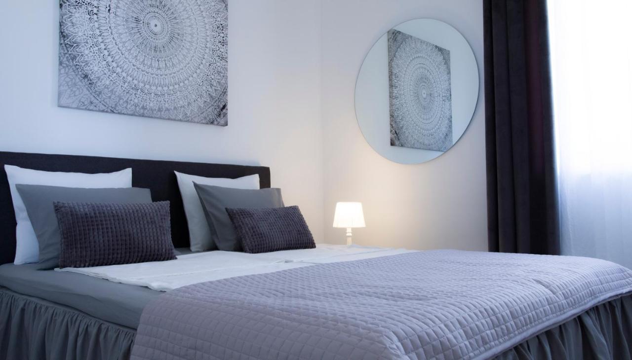 Apartments King And Queen Povile Esterno foto