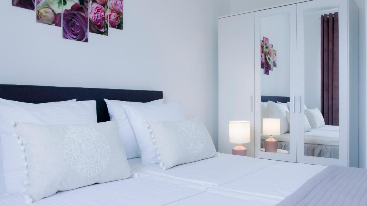 Apartments King And Queen Povile Esterno foto
